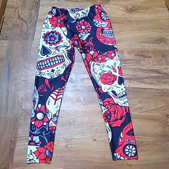 Source Unknown Pants - SKULL 💀 AND FLORAL LEGGINGS 👖 EUC - SIZE XL- SUPER FUN PRINT! 💀🥀🌺🌬️